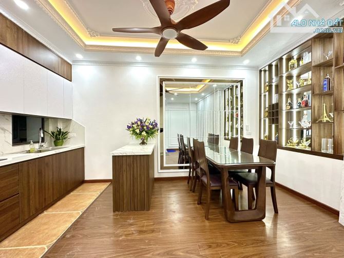 CHÍNH CHỦ CẤN BÁN GẤP  - BIỆT THỰ LIỀN KỀ SIÊU HIẾM - VỈA HÈ 5M - ĐƯỜNG TRƯỚC NHÀ 11.5M - 6