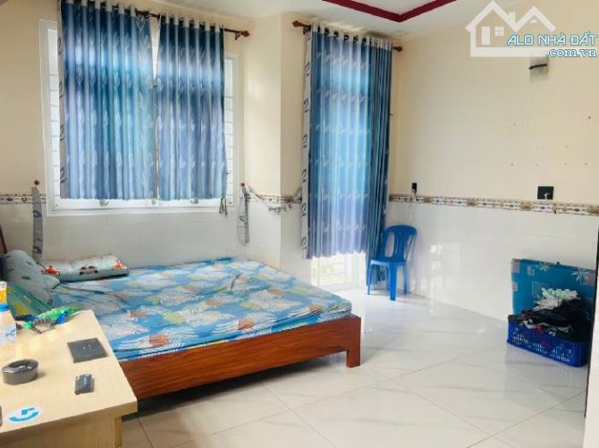 Bán nhà hẻm 6m, ngay Tân Kỳ Tân Quý, Tân Phú, cách Aeon 500m, 4 tầng, DT: 4,6x14, giá: 7,x - 6