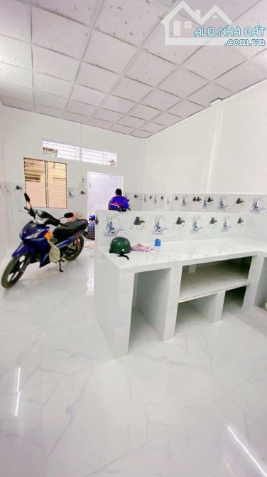 Cho thuê nhà 40 m2 hẻm 50 Trần Hoàng Na mới sửa 3,2 triệu - 6