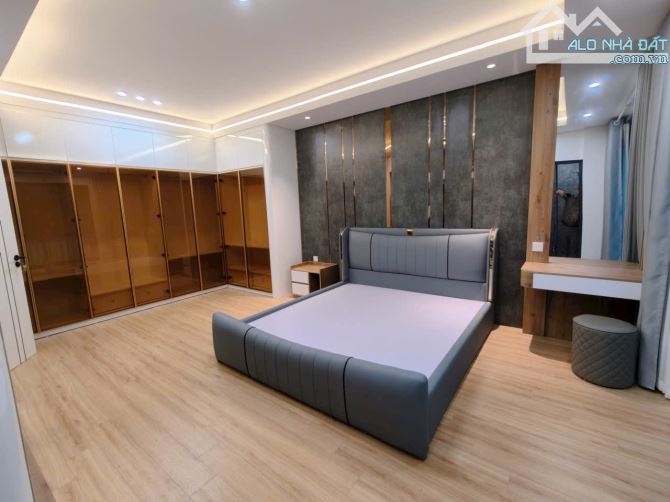 7 tầng xây mới thang máy, oto vào nhà qua thông, Nguyễn Ngọc Nại, mtiền 5.9m. Giá 17.2 tỷ