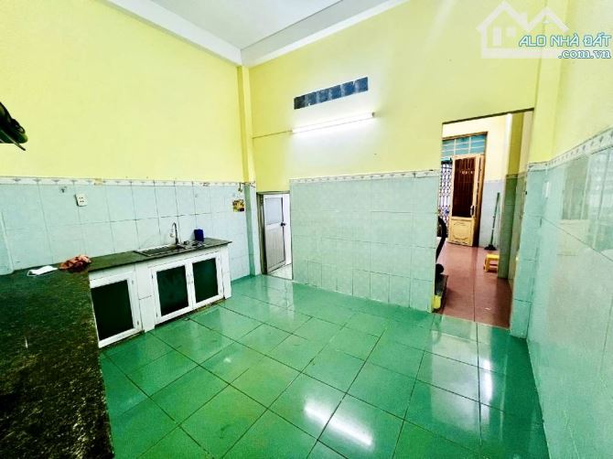 Bán Nhà Nở Hậu 4 Tầng BTCT 5PN3WC Hẻm 3m Thông Nhỉnh 5 Tỷ TL - 6