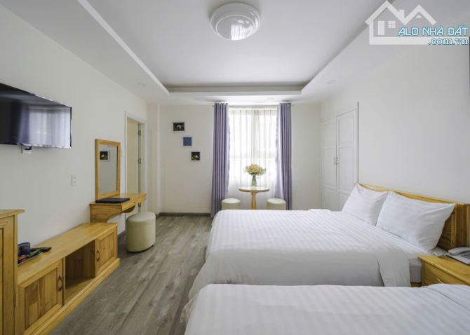 Cần bán khách sạn mặt tiền  trung tâm tp Đà Lạt.  - Diện tích: 179,77m². Ngang 9m; dài19.6 - 6