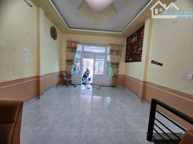 Bán nhà mặt tiền đường Hà Huy tập -  p3 đà Lạt. 12 tỷ - 135m2 - 7