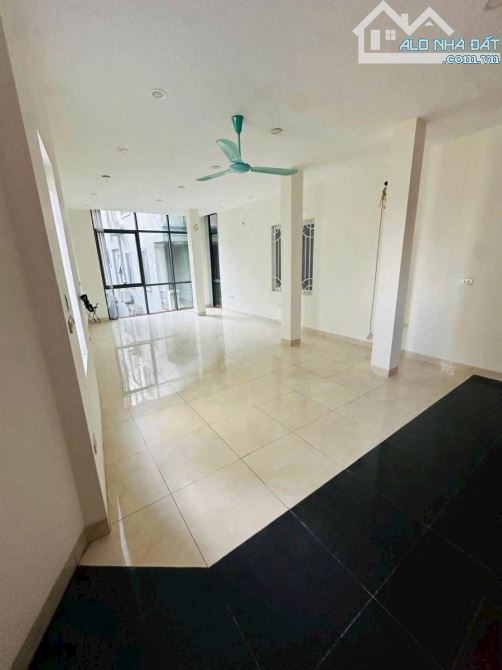 Căn góc 7 tầng thang máy 45m2, nhà dân xây, 20m ra Nguyễn Khang, oto vào nhà. Giá 18.2 tỷ - 7