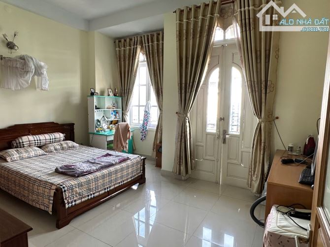 Nhà Phố - Hẻm ô tô lớn - 3 tầng - 5 phòng - 4 WC - Sổ riêng - đường Nguyễn Lương Bằng, Phư - 7