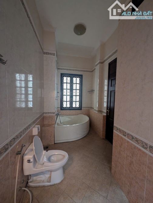 Siêu Phẩm Bán Biệt Thử Rẻ Nhất Khu Nguyễn Văn Hưởng Q.2 - 16x26m - 4 tầng - giá chỉ 87 tỷ. - 7
