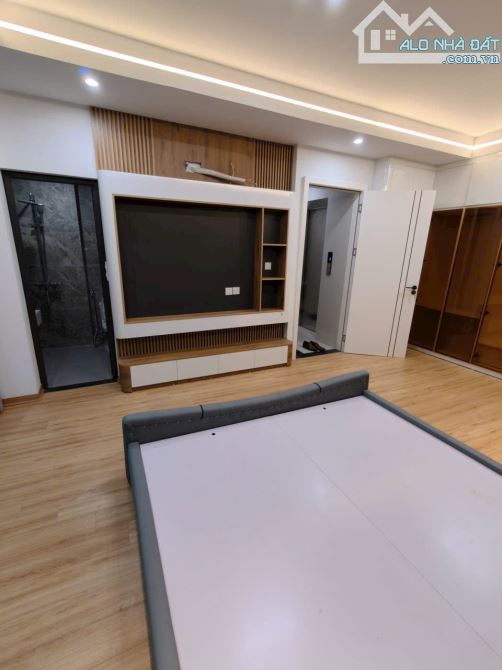 7 tầng xây mới thang máy, oto vào nhà qua thông, Nguyễn Ngọc Nại, mtiền 5.9m. Giá 17.2 tỷ