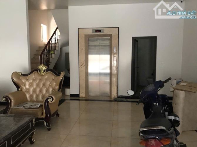 BÁN NHÀ LÔ GÓC 66M² 7 TẦNG THANG MÁY LẠC LONG QUÂN Ô TÔ ĐỖ CỬA 2 MẶT THOÁNG 36 TỶ - 7