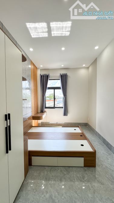 NHÀ HIÊN ĐẠI TRỤC CHÍNH  HẺM 2 ĐƯỜNG 3/2 KẾ BÊN VÒNG XOAY ĐẦU SẤU, CHỢ DA LIỄU  N - 7