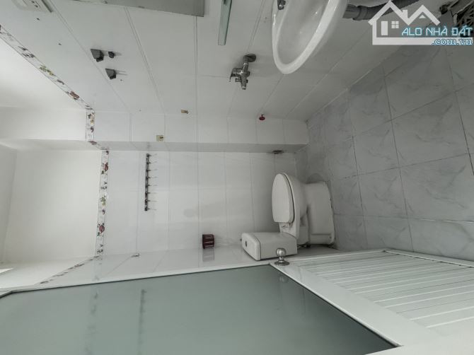 Nhà 4 tầng 1 tum trung tâm Nha Trang chỉ 3,850 tỷ - 8