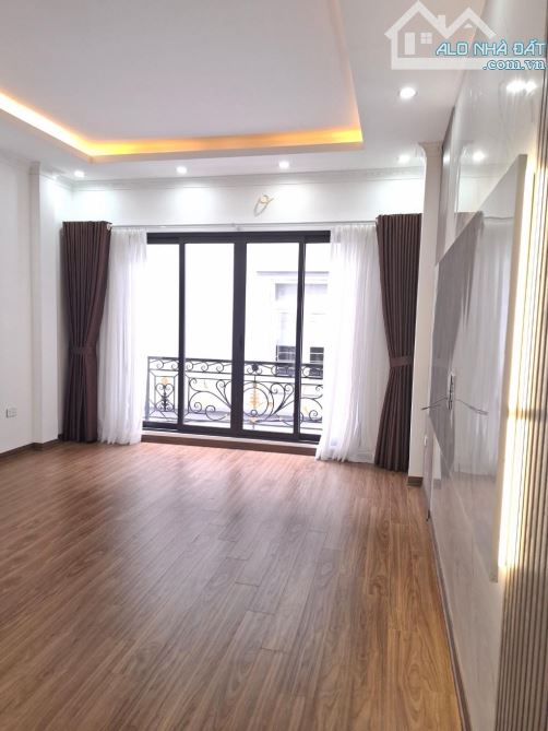 NGÕ THÔNG -  Ô TÔ - MỚI KOONG- THANG MÁY  Ở CỰC SƯỚNG . - 8