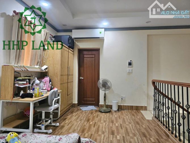 Cho thuê riêng 1 mặt bằng hoặc nguyên căn (mặt bằng + nhà phía sau) đường Huỳnh Văn Nghệ - 8