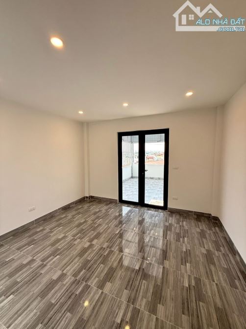 10,7 tỷ có ngay căn nhà đẹp ngõ 68 Nguyễn Văn Linh - 6 tầng thang máy gara ô tô - 8