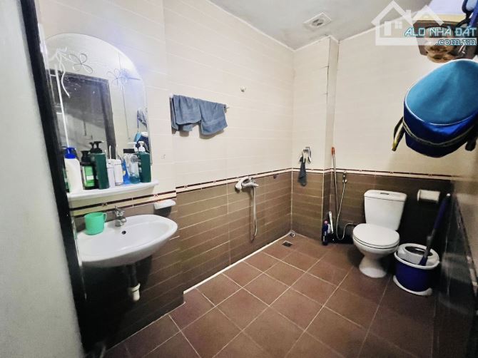 NHÀ PHÂN LÔ NGHĨA ĐÔ -  CẦU GIẤY 40M2 MT 4.7M VỈA HÈ OTO TRÁNH 5 TẦNG 2 THOÁNG, GIÁ 15 TỶ - 8