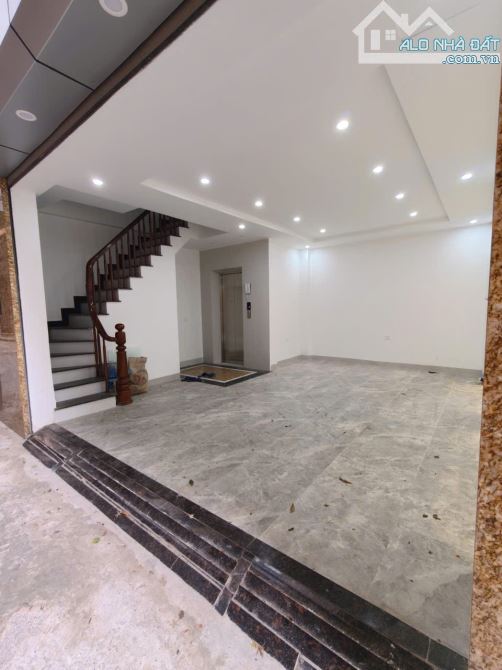 7 tầng xây mới thang máy, oto vào nhà qua thông, Nguyễn Ngọc Nại, mtiền 5.9m. Giá 17.2 tỷ