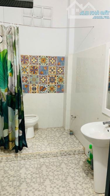 Cho thuê nhà đường Dương Hiến Quyền Nha trang phù hợp ở và KD dt 100m giá 11 triệu - 8
