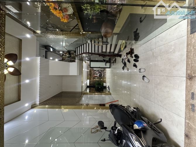 PHỐ NGUYÊN HỒNG-PHÂN LÔ-ĐẸP LỘNG LẪY-Ô TÔ VÀO NHÀ-FULL NỘI THẤT-40M2-6 TẦNG-18,6TỶ - 8