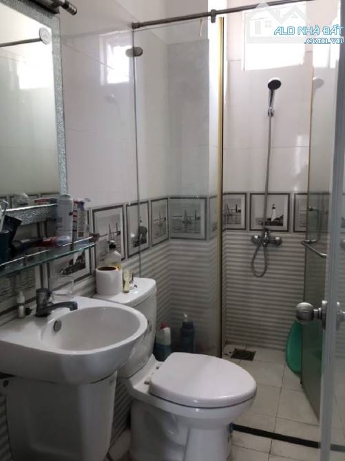 - ĐẸP 6 TỶ, SỔ VUÔNG, HCĐ, 5 TẦNG,3X10M SÂN THƯỢNG BTCT, HẺM Đ. NGUYỄN TIỂU LA - - 8