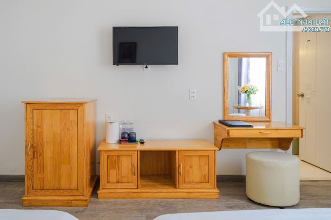 Cần bán khách sạn mặt tiền  trung tâm tp Đà Lạt.  - Diện tích: 179,77m². Ngang 9m; dài19.6 - 8