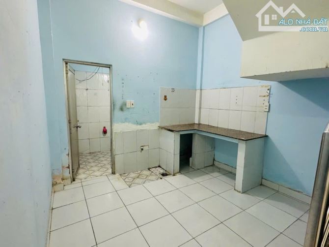 nhà c4 - 2mt trước - sau - 2phong trọ cho thuê - ngay lê văn việt - 3ty950 - 8