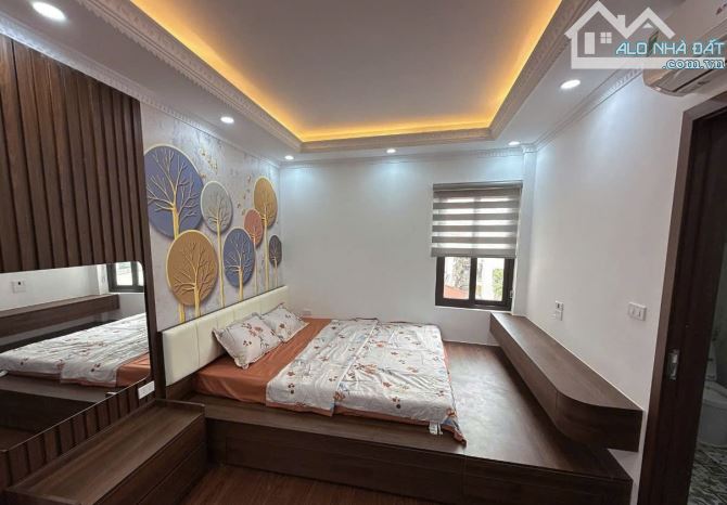 Sieu Vip Phố Cầu Giấy, ô tô đỗ cổng, nhà ngõ riêng ,giá nhỉnh 9 tỷ - 9