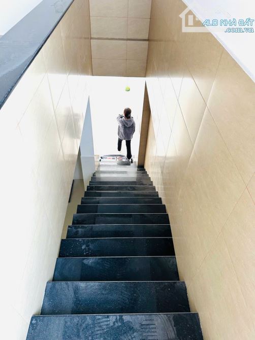 Cần bán nhà mặt tiền Khu Phố Nhị Đồng 1, Tp. Dĩ An, DT 240m2, giá 22 tỷ - 9