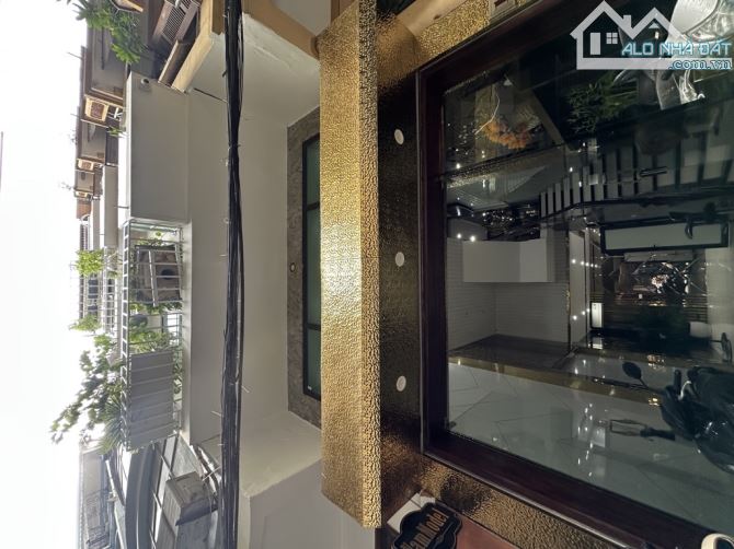 PHỐ NGUYÊN HỒNG-PHÂN LÔ-ĐẸP LỘNG LẪY-Ô TÔ VÀO NHÀ-FULL NỘI THẤT-40M2-6 TẦNG-18,6TỶ - 9