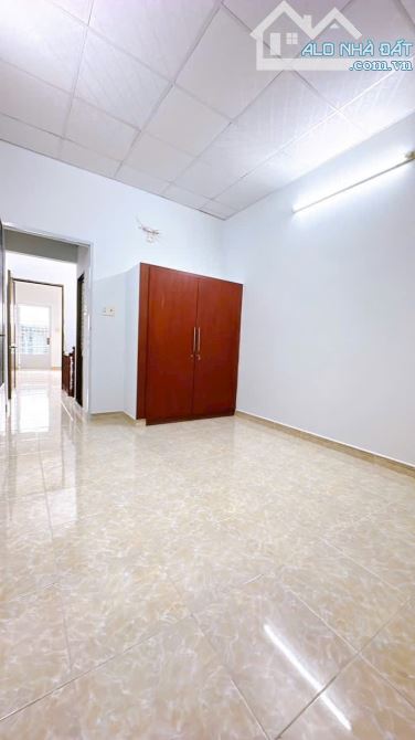 BÁN NHÀ KHU NGUYỄN HỮU HÀO QUẬN 4 DT 3,5*13,5 GIÁ 4TỈ 350 GIÁP Q1 - 9