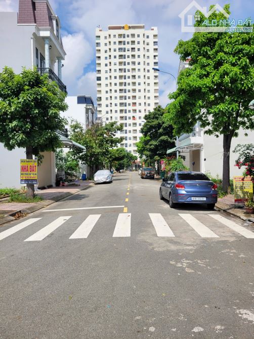 Bán nhà 1 trệt 2 lầu KDC gần VinCom550 p.Tân Đông Hiệp Tp.Dĩ An chỉ 4ty100 TL M7534 - 9