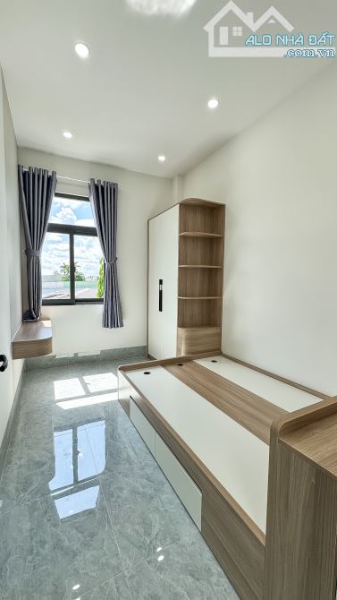 NHÀ HIÊN ĐẠI TRỤC CHÍNH  HẺM 2 ĐƯỜNG 3/2 KẾ BÊN VÒNG XOAY ĐẦU SẤU, CHỢ DA LIỄU  N - 9