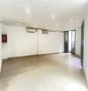Cho thuê tầng 4 rộng 260m², có thang máy, PCCC, vị trí đẹp Đống Đa