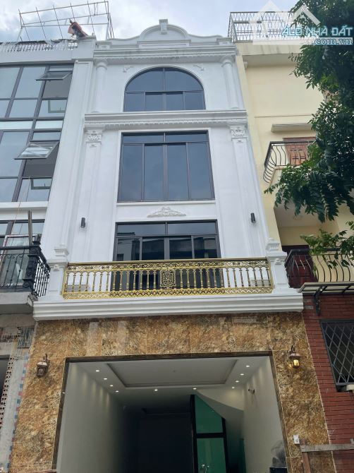 Nhà Đẹp Kinh Doanh.  KĐT Văn Khê  5 Tầng Thang Máy, 82.5m. Giá: 20.5 Tỷ  Lh: Hoàng Trung
