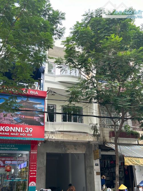 Cho thuê nhà 163 Nguyễn Hồng Đào, P14, TB. (DT: 4x16m) nhà 2 lầu. Giá thuê: 37 triệu/tháng