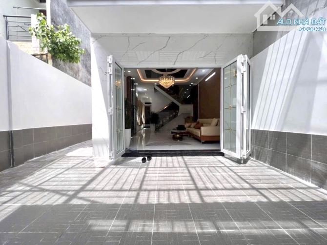 Nhà Phố 125m2 - Gần Quận 7 – Xe Hơi Thông - Nhỉnh 6 Tỷ