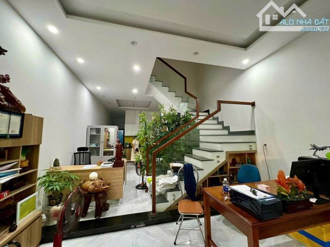 Nhà 2 Tầng Kiên Cố Đường 7m5 View Công Viên Cần Giuộc - 2