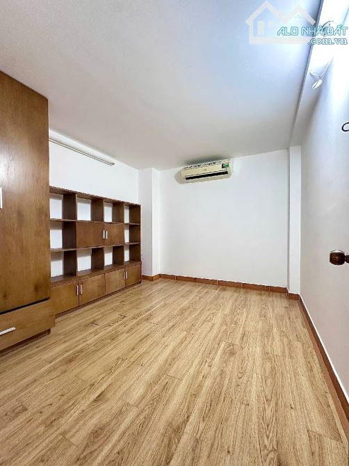 Bán nhà mặt tiền đường Bàu Cát - 4 x 18 -  phù hợp xây dựng mới