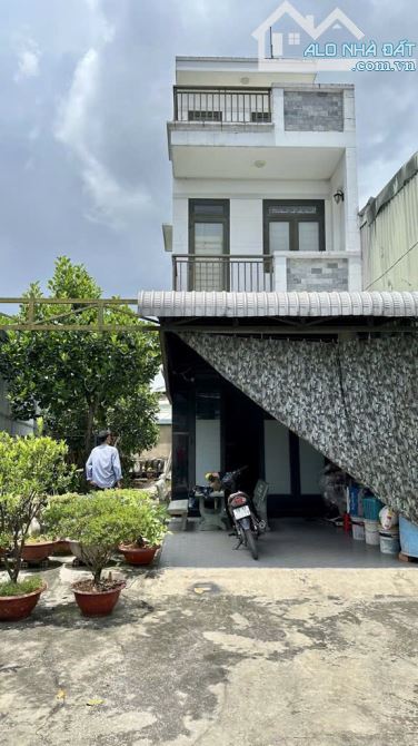 Bà Điểm(XTT-HM) bán nhà (7×23) 3 tầng HXH gần đường Dương Công Khi giá 4,99tt