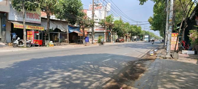 Bán nhà mặt tiền Bùi Hữu Nghĩa gần cổng sau Cty PounChen Biên Hòa, 500m2, giá 18 tỷ 500.