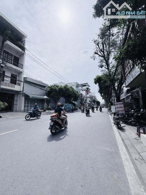Bán nhà sổ đẹp Hẻm nhựa xe hơi gần nhà thờ Chí Hòa , khu vip , cmt8