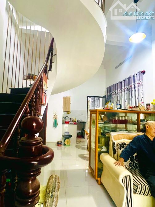 💁‍♂️ Bán nhà 2 tầng 100mv(6.6*15) - Hoàn công đủ. Căn góc, 2 mặt hẻm xe hơi, Hẻm xe hơi.