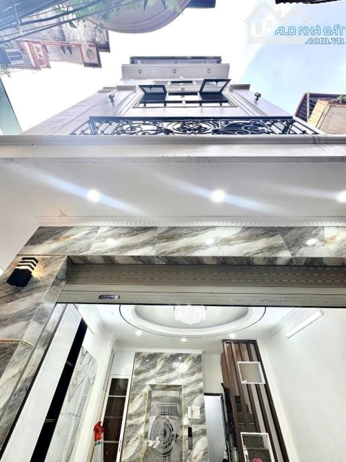 Bán Nhà Hoàng Hoa Thám Trung Tâm Ba Đình Dân Xây DT 49m2 3 Tầng Kiên Cố 2 Thoáng Trước Sau