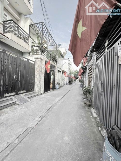Cần Bán Nhà – NGUYỄN VĂN QUÁ, Q12 - 43m2 – Chỉ hơn 3 tỷ.