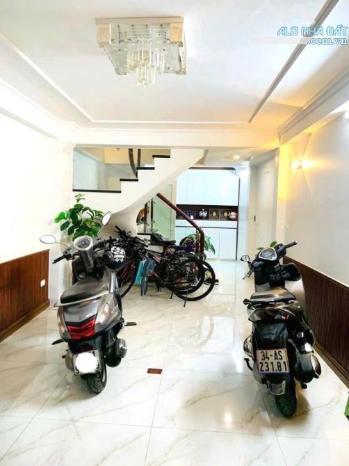 MẶT NGÕ CẦU GIẤY- Ô TÔ KINH DOANH- SÁT Ô TÔ TRÁNH- CẠNH CHỢ- TRƯỜNG HỌC- CÔNG VIÊN CẦU GIẤ