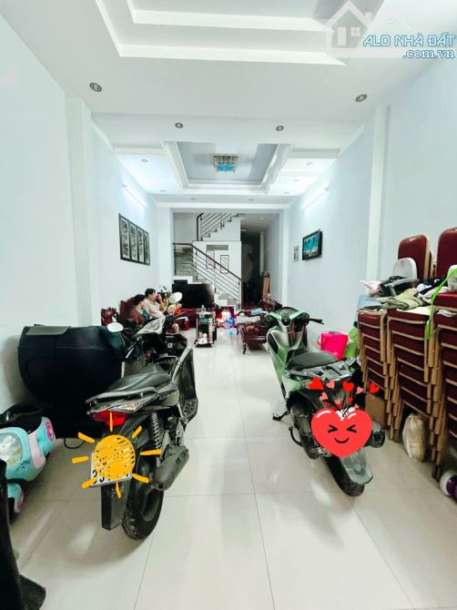 BÁN NHÀ Ở LIỀN HẺM XE HƠI GẦN TÂN HƯƠNG 3 TẦNG 80M2 VUÔNG VỨC GIÁ 8.X TỶ