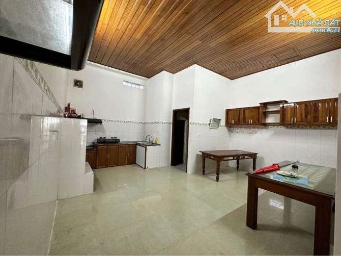 ♨️ Gia đình em cần Bán nhà 3 tầng đường Bùi Chát  An sơn ( cũ) nay là Phường Hương Trà