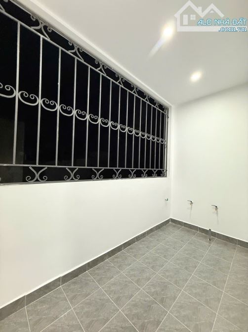 Căn nhà vừa hoàn thiện đẹp long lanh tại Miếu hai xã chỉ việc về ở
