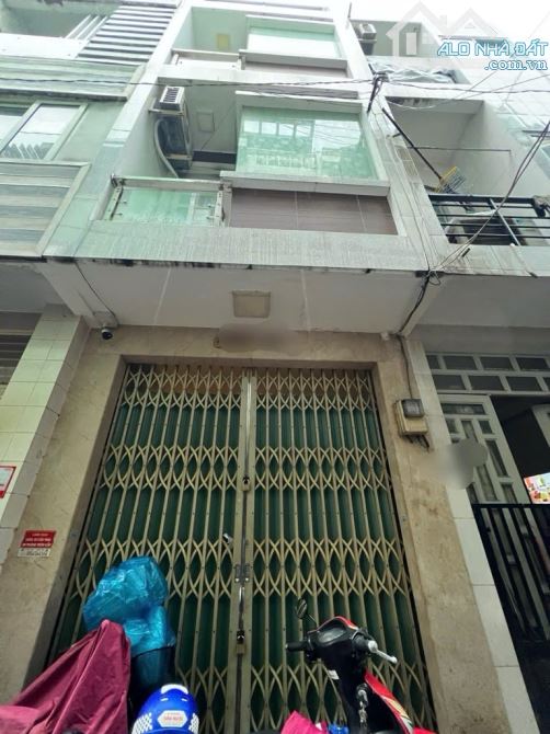 CÁCH Q1 CHƯA ĐẾN 100m - NHÀ 4 TẦNG BTCT TẠI KHU 20 THƯỚC