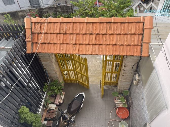 Gấp bán nhà Thủ Đức, 4 tầng, dt 60m2, giá 6 tỷ, gần Võ Văn Ngân.
