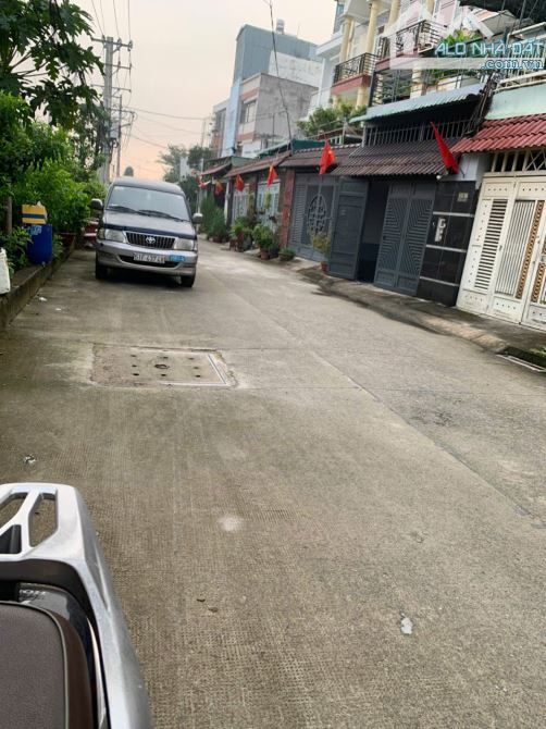 Nhà Thạnh Lộc 41 gần Đường Lớn Hà Huy Giáp 4x19, 2Tầng, có gara ô tô, giá 5.1ty