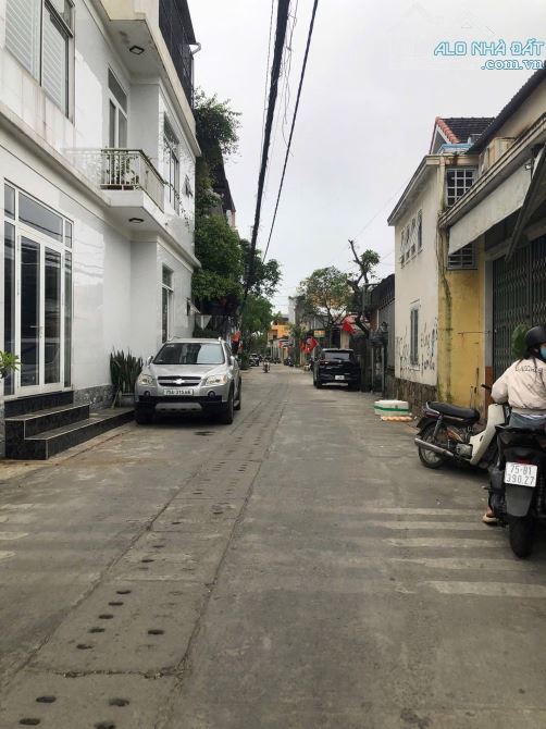 Nhà nghỉ 4 tầng phường Xuân Phú, Tp Huế thông ra KQH Xuân Phú